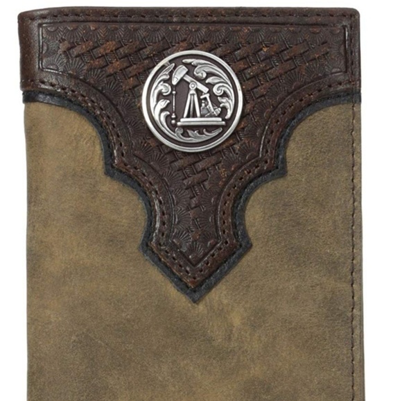 ISO!!! NOT SELLING!!! Ariat Oil Pump Wallet - Picture 1 of 2